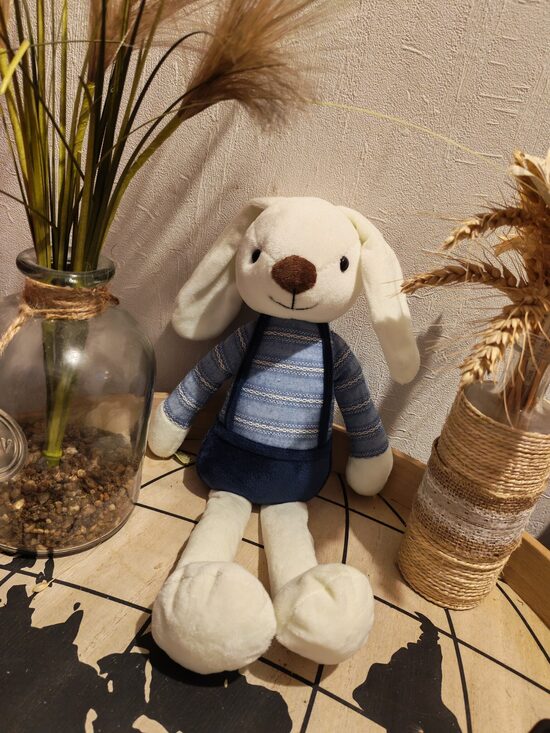 PELUCHE LAPIN SALOPETTE